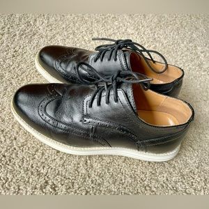 Kenneth Cole Reaction Black Leather Wingtip Oxfords with White Soles
